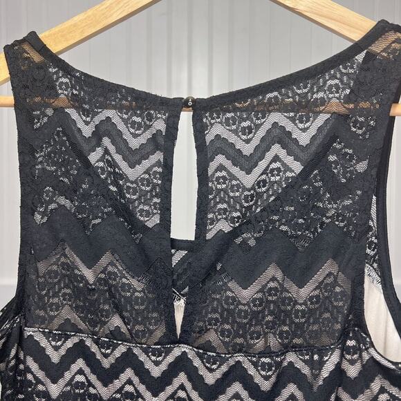 Candie's Black Tan Chevron Lace Sleeveless Dress Mini Striped Keyhole Medium - Picture 10 of 11